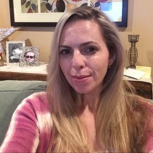 Meet your Posher, Emiky